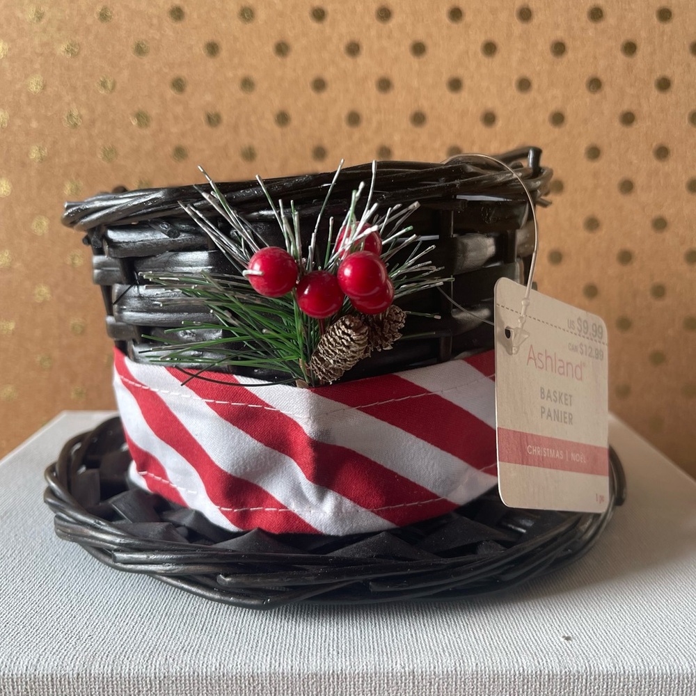 Ashland ‘Snowman Hat’ Basket with Red and White Ribbon